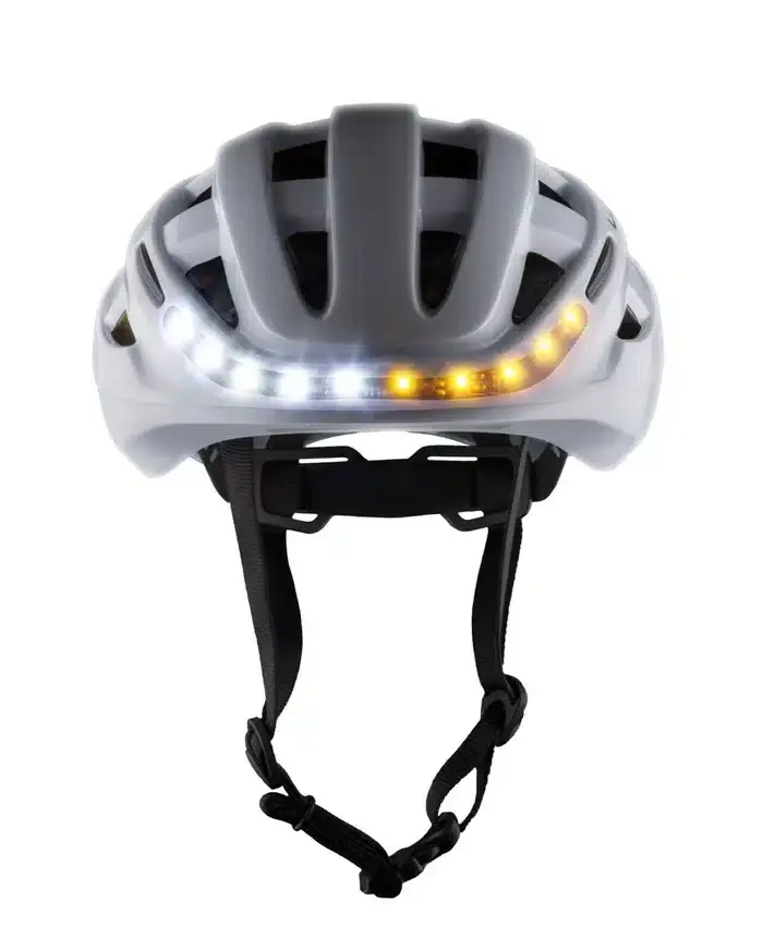 Vue avant du casque Lumos avec LED allumées