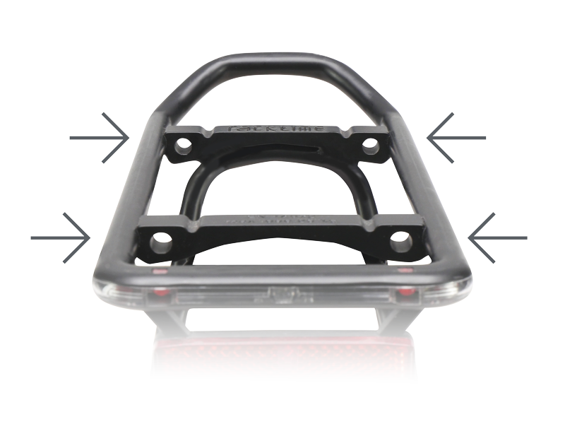 Accessoire équipé d’un adaptateur Racktime qui se clipse sur un porte-bagages compatible